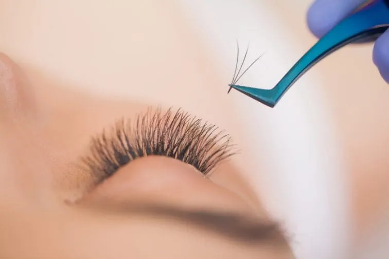 eyelash extension